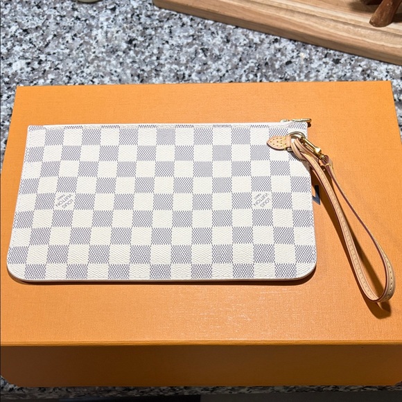 NEW Louis Vuitton Damier Azur Wristlet with Tan Strap - Picture 2 of 8